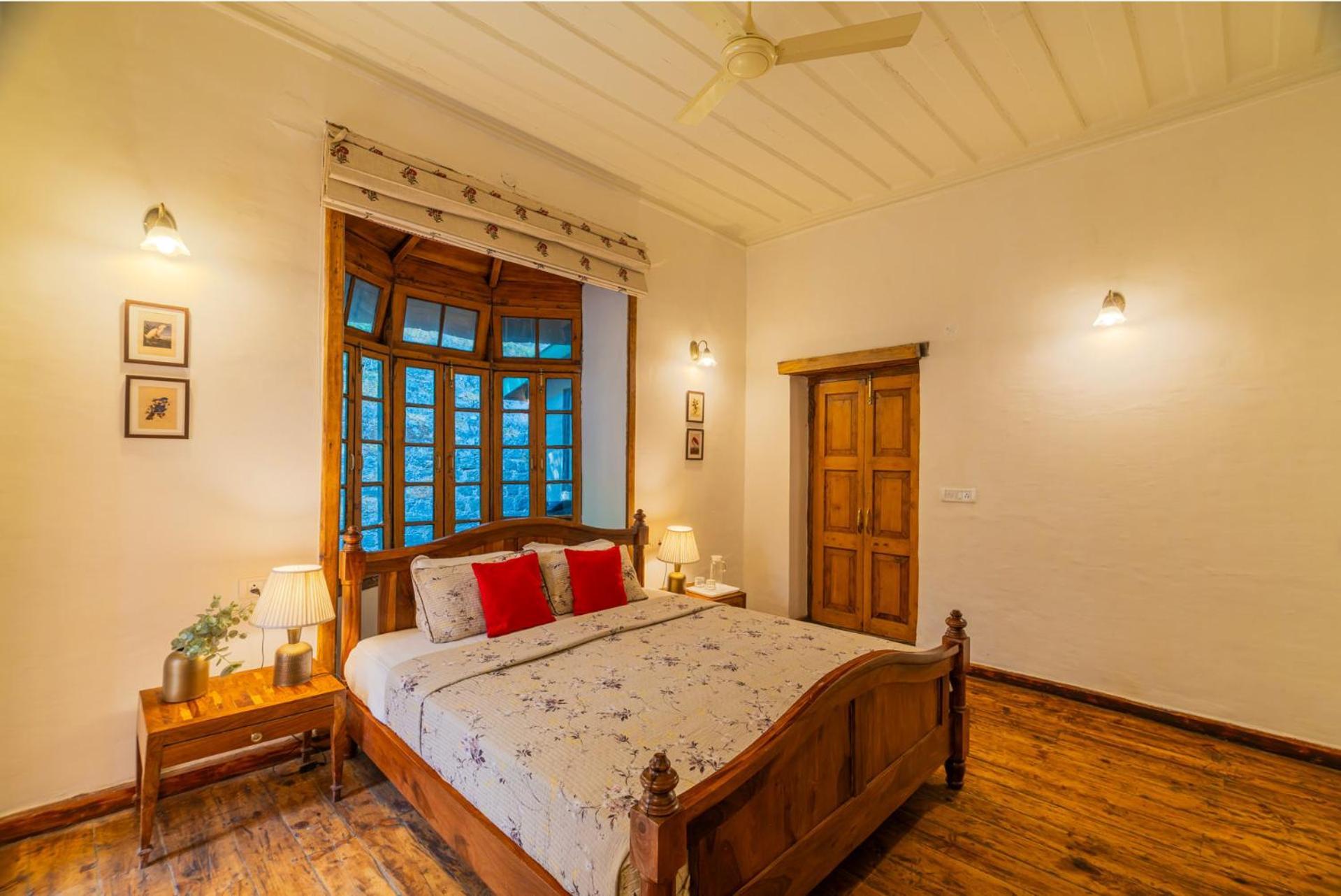 Stayvista At Paris Villa With Pvt Pool & Valley View Kasauli Dış mekan fotoğraf